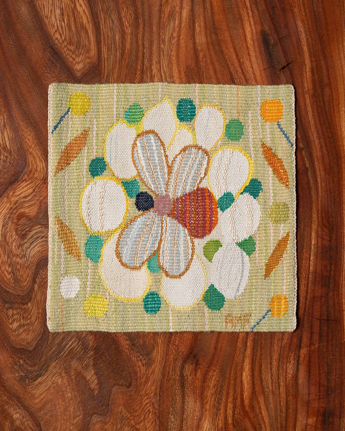 Bi i vit blomma 26 x 26 cm Product vendor
