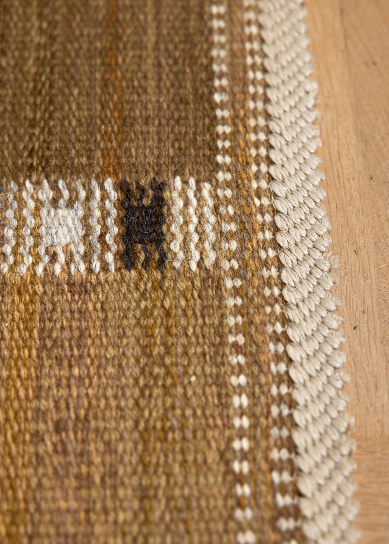 Falurutan, sol-brun gul 278 x 397 cm