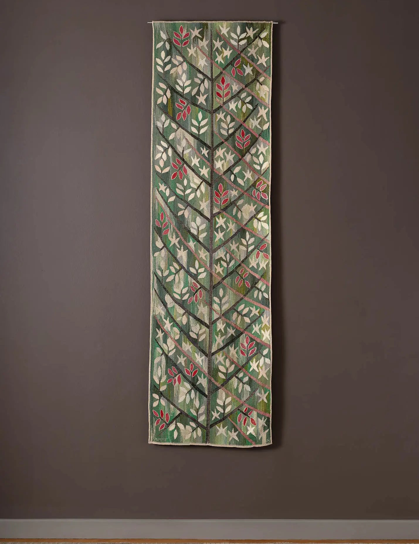 Storbladig kvist, grön med rött 210 x 60 cm Product vendor